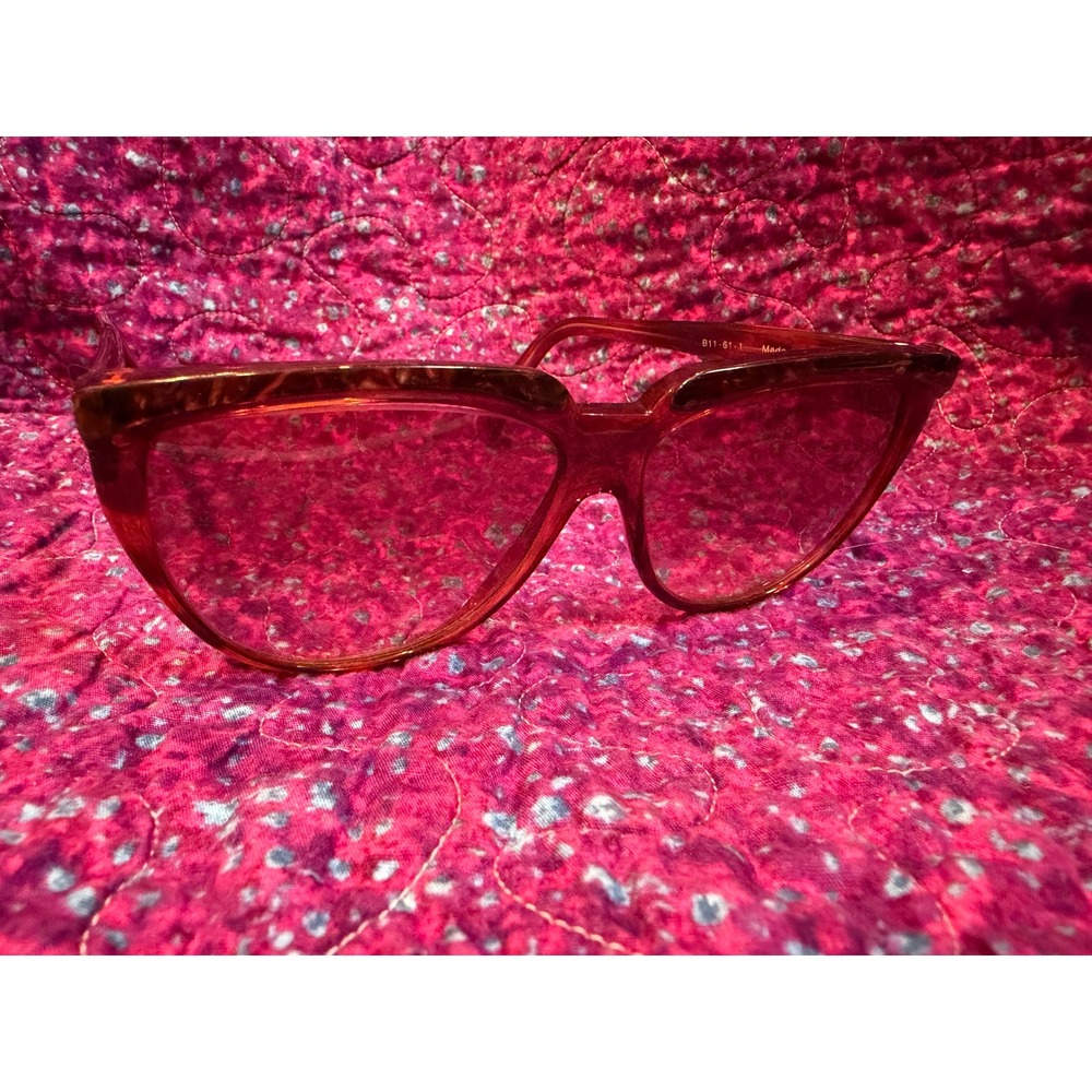Y2K Ellen Tracy Vintage Cat Eye Sunglasses Made in Italy Red Tortoise B11-61-1